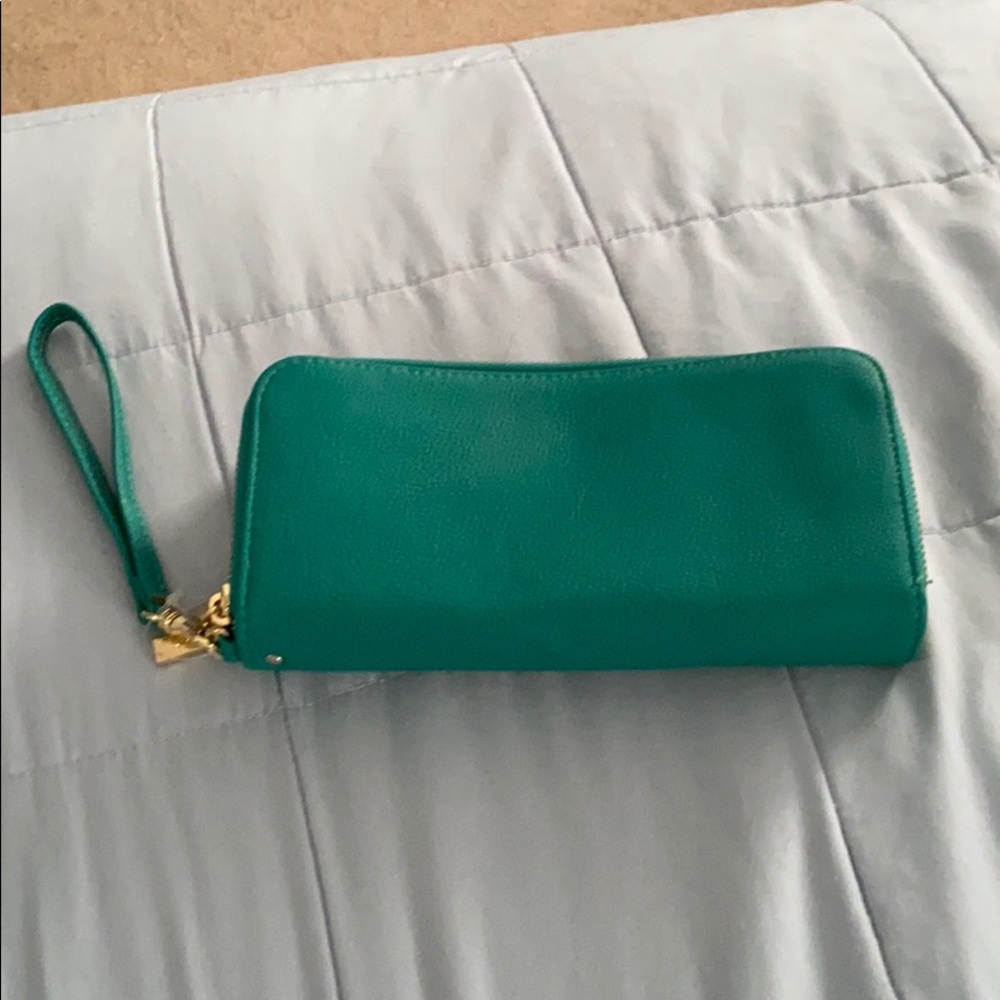 Green wristlet
